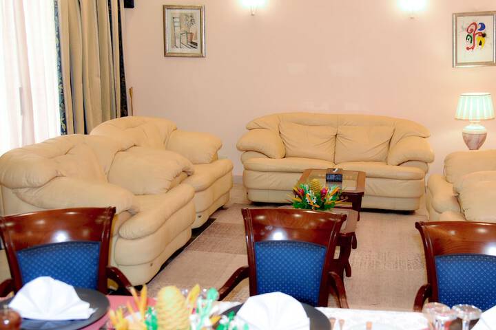 Lounge 125 of 126