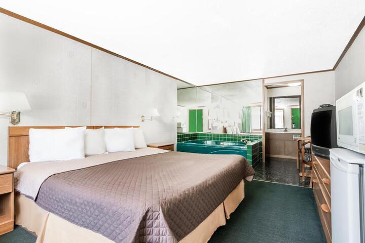 1 King Bed (8 of 11)