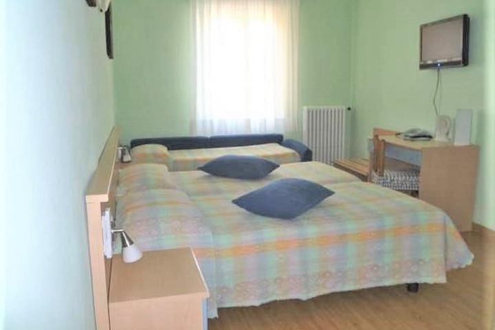 Room 33 of 67