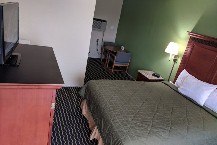 Room 8 of 18
