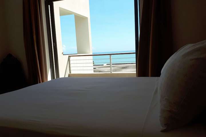 Room 6 of 43