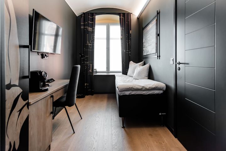 Room 7 of 70