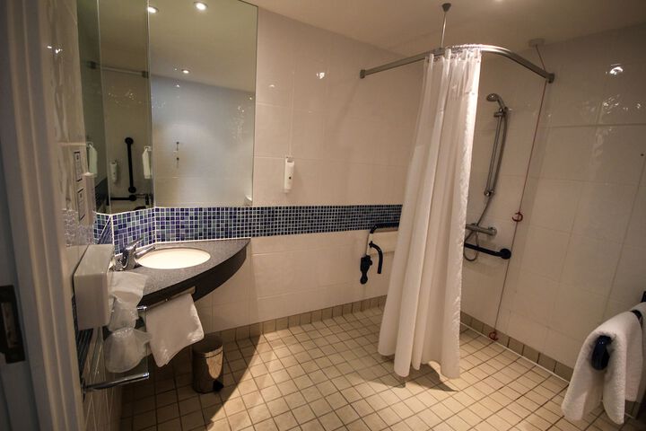 Room 4 of 60