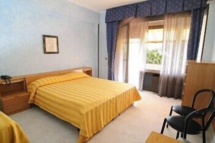 Room 9 of 21
