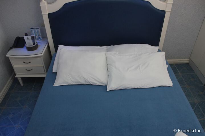 Room 12 of 83