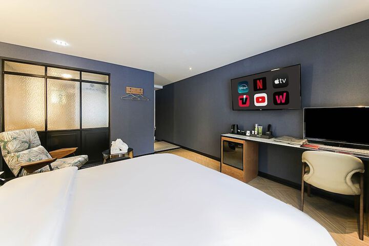 Room 12 of 38