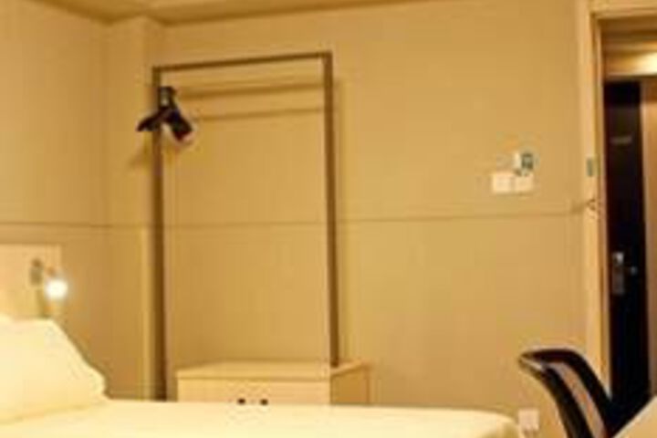 Room 16 of 29