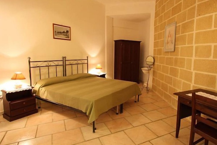 Room 8 of 27