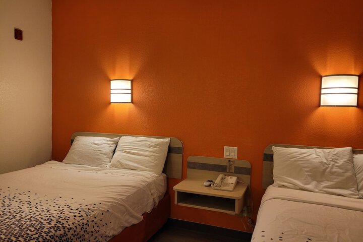 1 Double Bed Accessible (16 of 40)