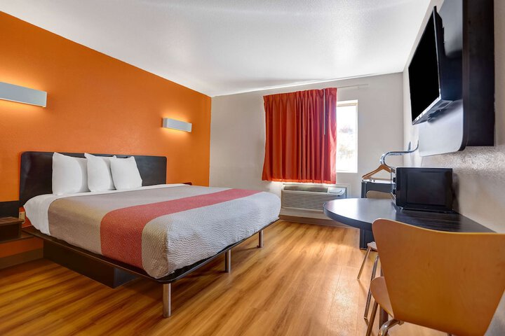 Room 5 of 25