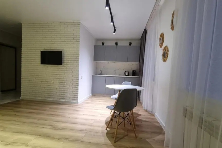 Room 8 of 10