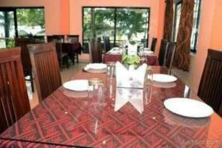 Dining 34 of 55