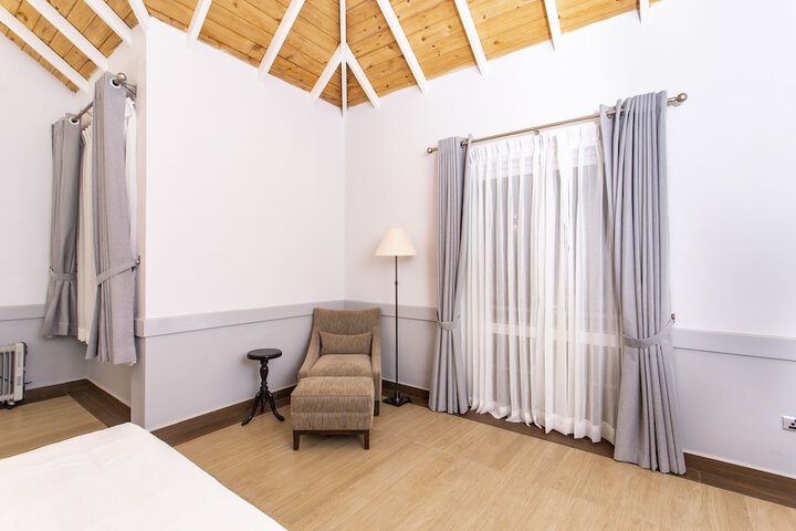 Room 8 of 30