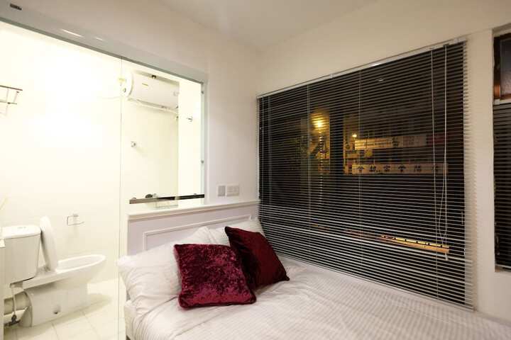 Room 4 of 48