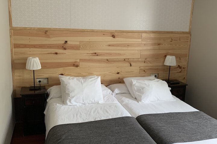 Room 7 of 16