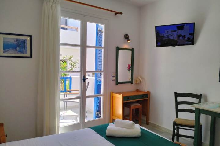 Room 16 of 38