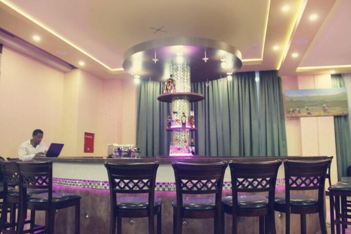Lounge 94 of 116