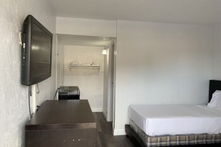 Room 15 of 15