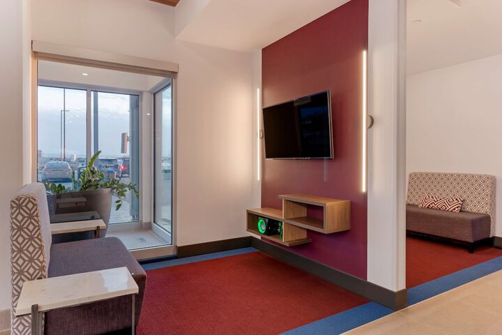 Entrance & Lobby