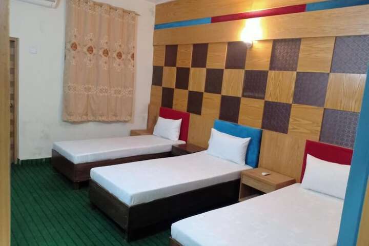 Room 10 of 25