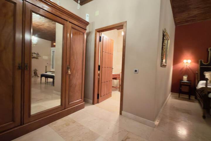 Room 8 of 21