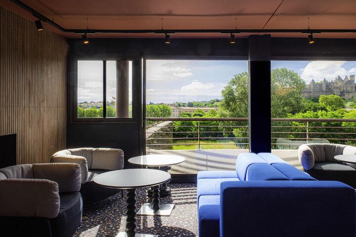 Lounge 96 of 148