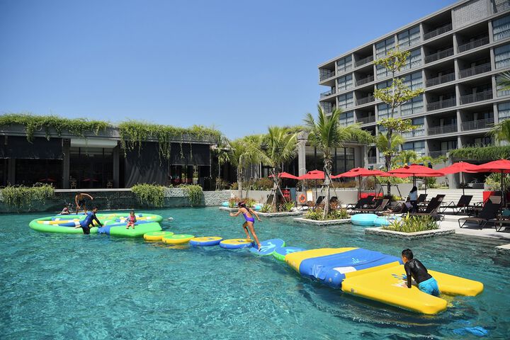 Pool Hotel