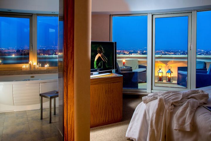 Room 17 of 31