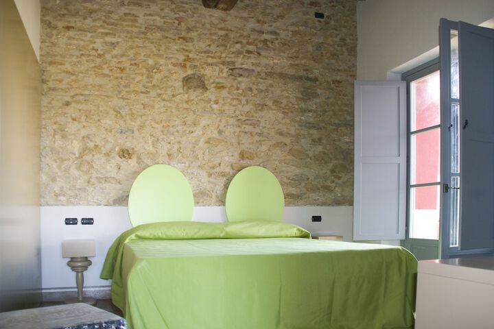 Room 2 of 34