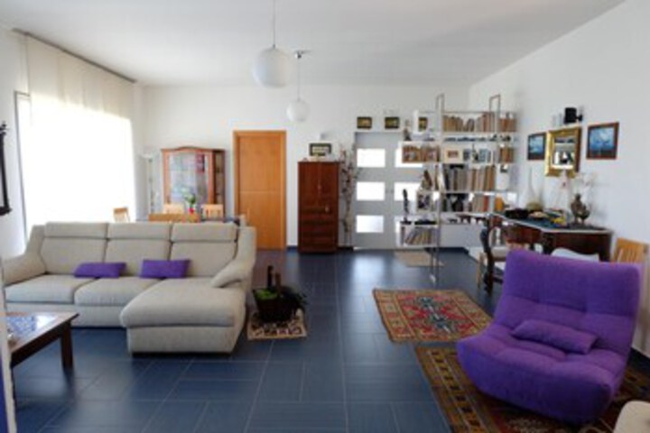 Room 43 of 100