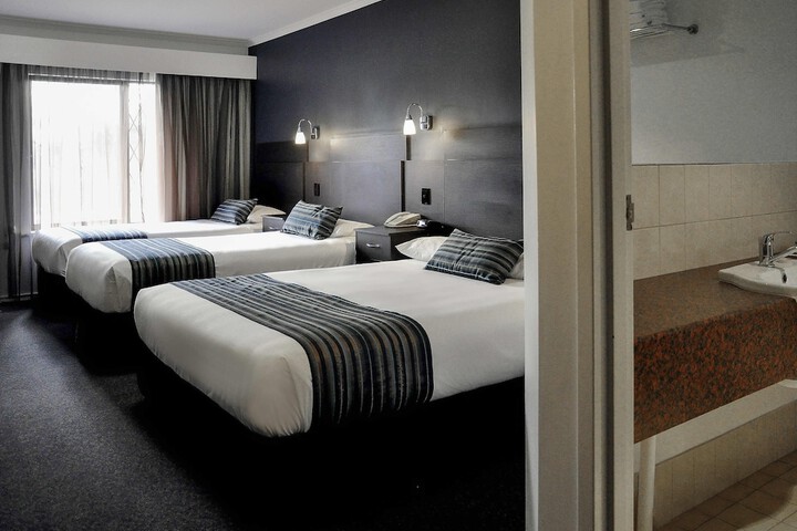 Room 17 of 37