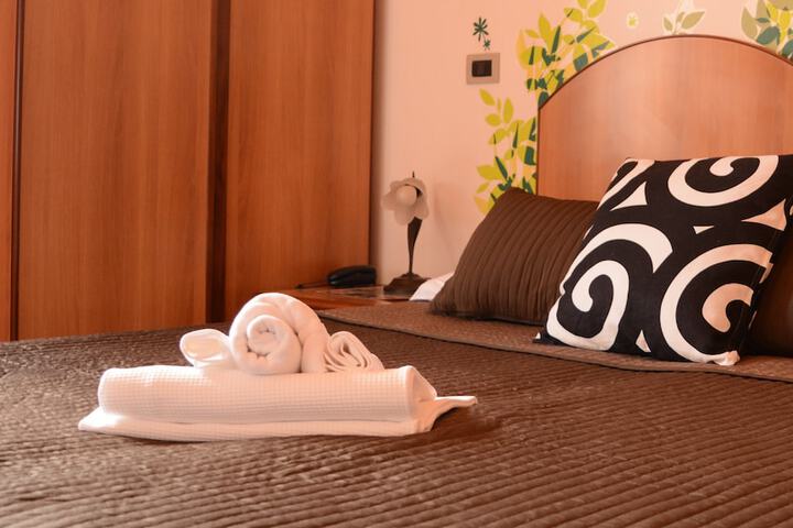 Room 10 of 46