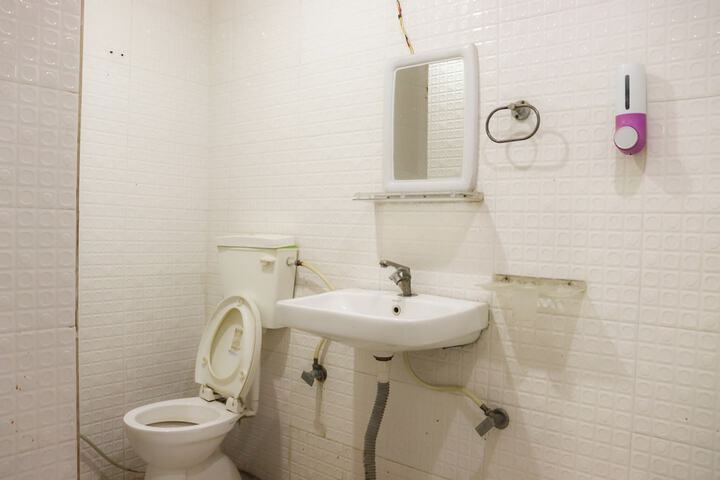 Room 72 of 82