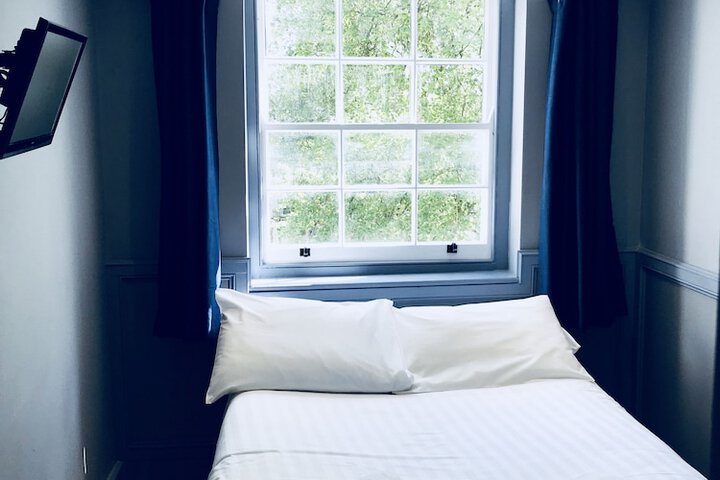 Room 6 of 71