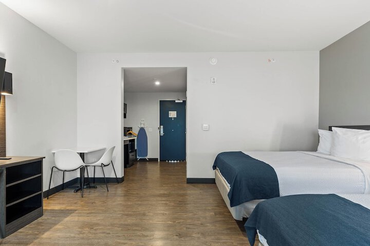 Room 17 of 37