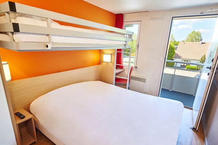 Room 15 of 77
