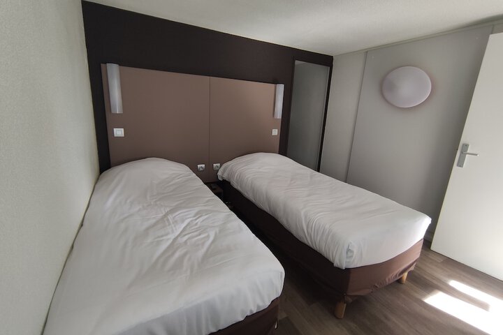 Room 11 of 28