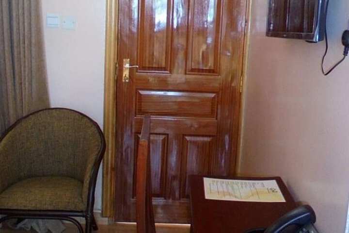 Room 7 of 25