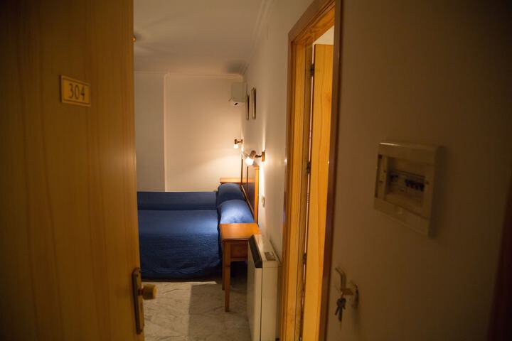 Room 10 of 37