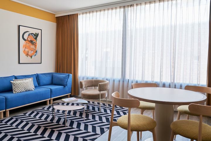 Room 28 of 46