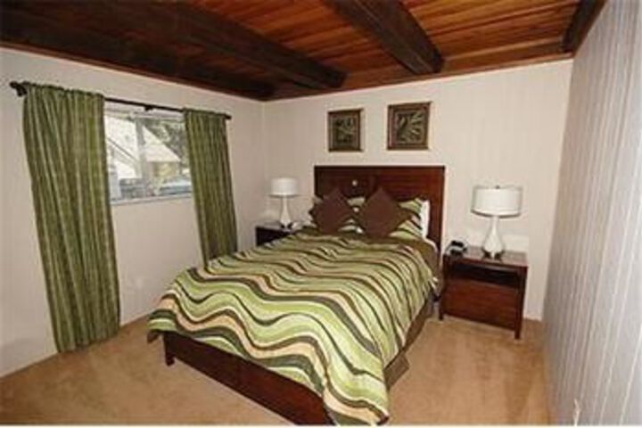 Room 5 of 8