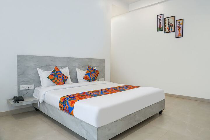 Room 9 of 25