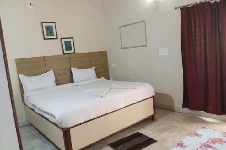 Room 2 of 9