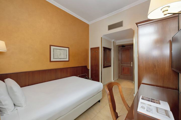 Room 38 of 103