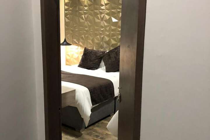 Room 21 of 57