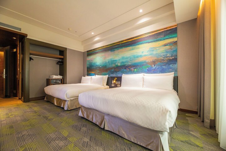 Room 28 of 82