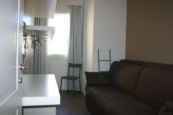 Room 6 of 86