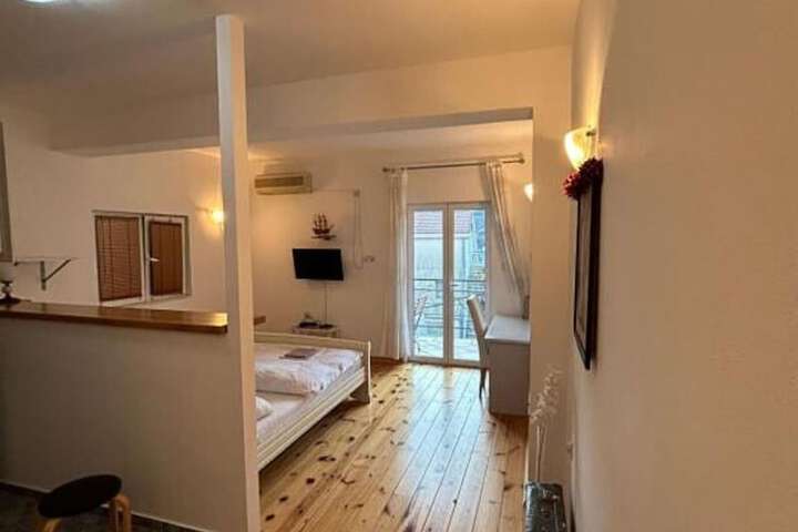 Room 9 of 21