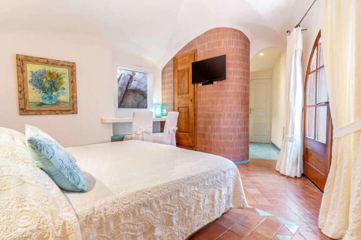 Room 4 of 35