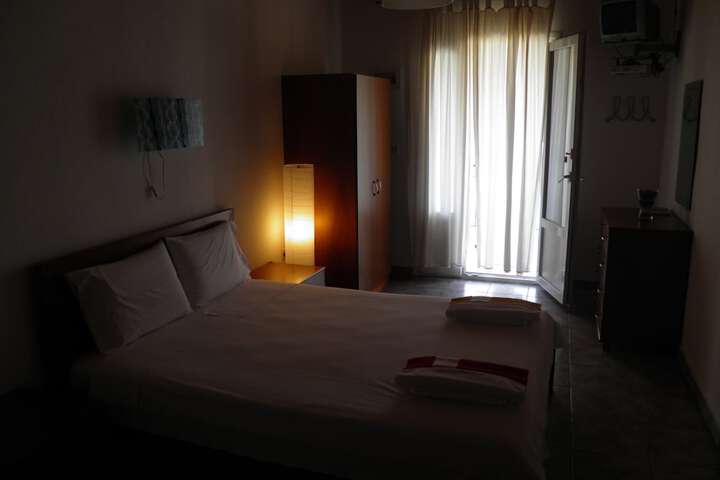 Room 6 of 16
